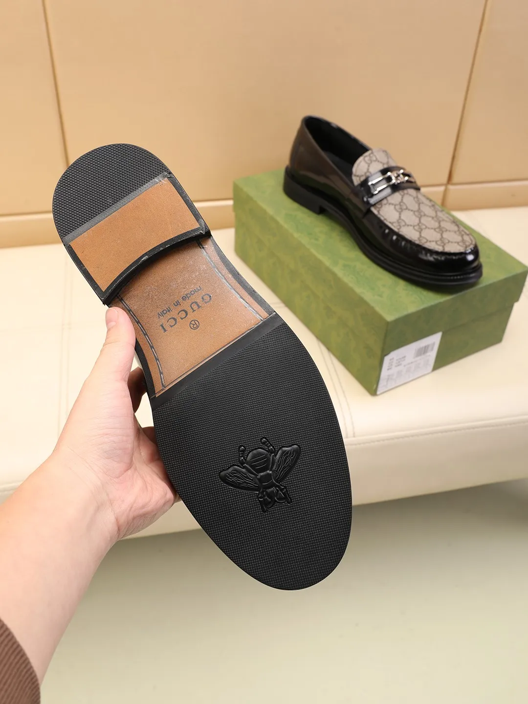 Men's shoes 250 🆘【GUCCI】Gucci ·🐂里· Hot-selling beanie shoes, top brand luxury, top quality, latest fashion beanie shoes. The upper is made of original first-layer cowhide. (Full first-layer water-dyed 🐂 leather and lining). The original stylish and stylish soft rubber wear-resistant and non-slip outsole is light and comfortable on the foot, available in optional colors! Matching code: 39-44 (customized at 39.45.46)